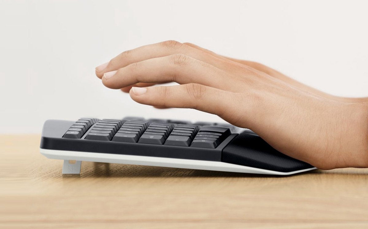 Logitech MK850 Performance - Draadloos Toetsenbord en Muis